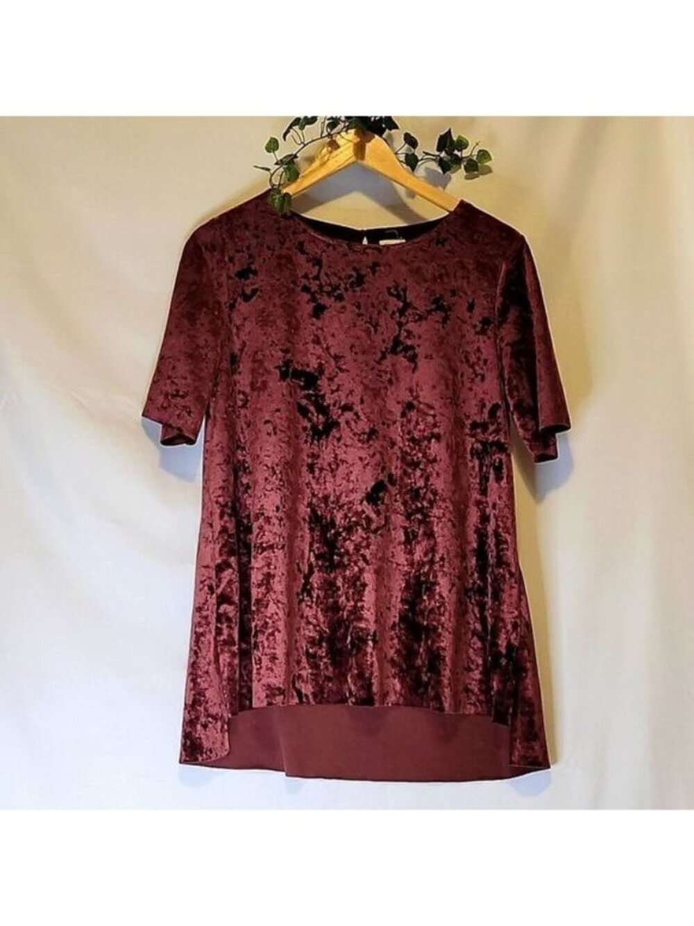 Utility. Gorgeous Velour top. Size Medium. Burgundy. EUC